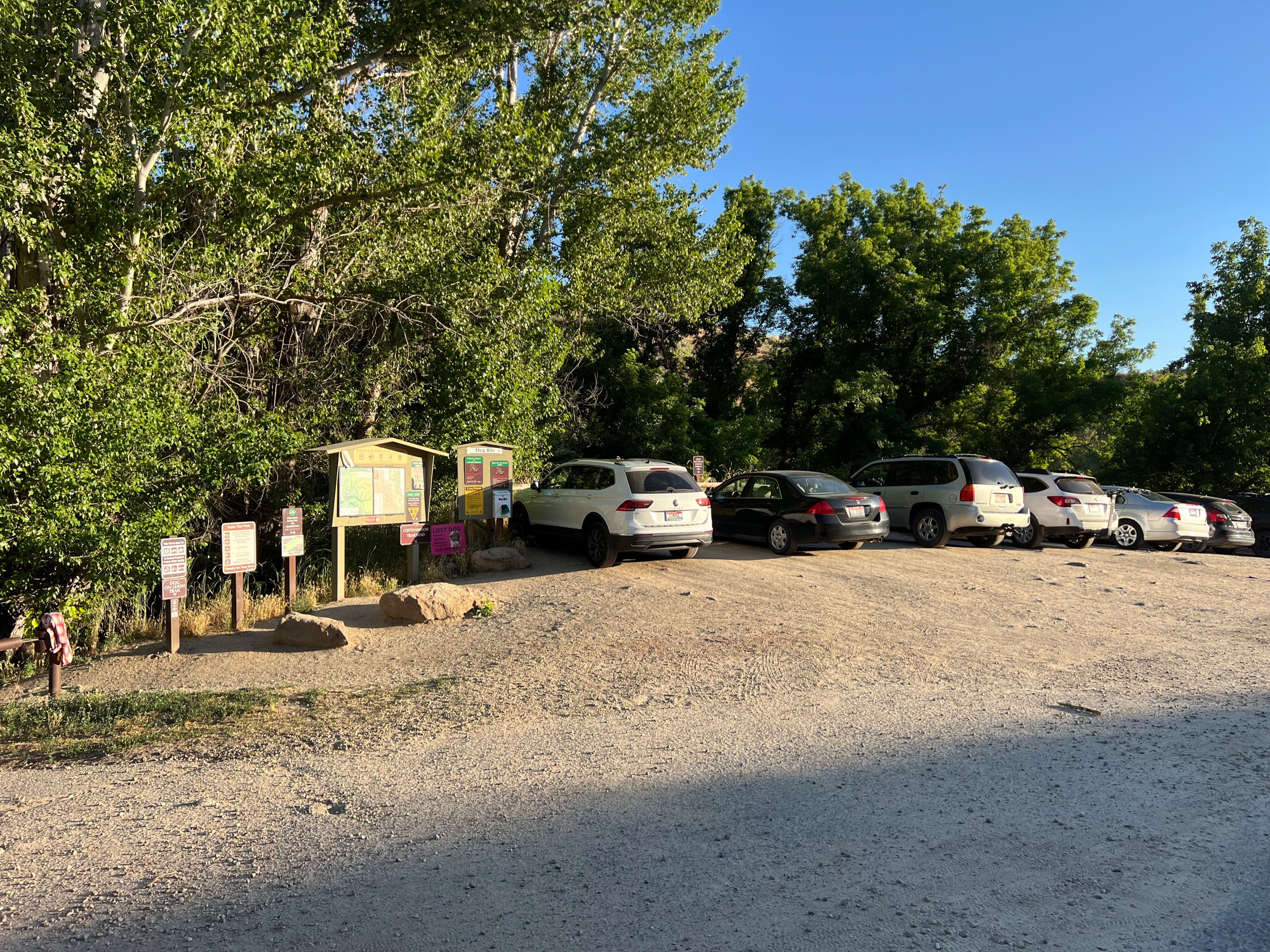 Cottonwood Trailhead Parking